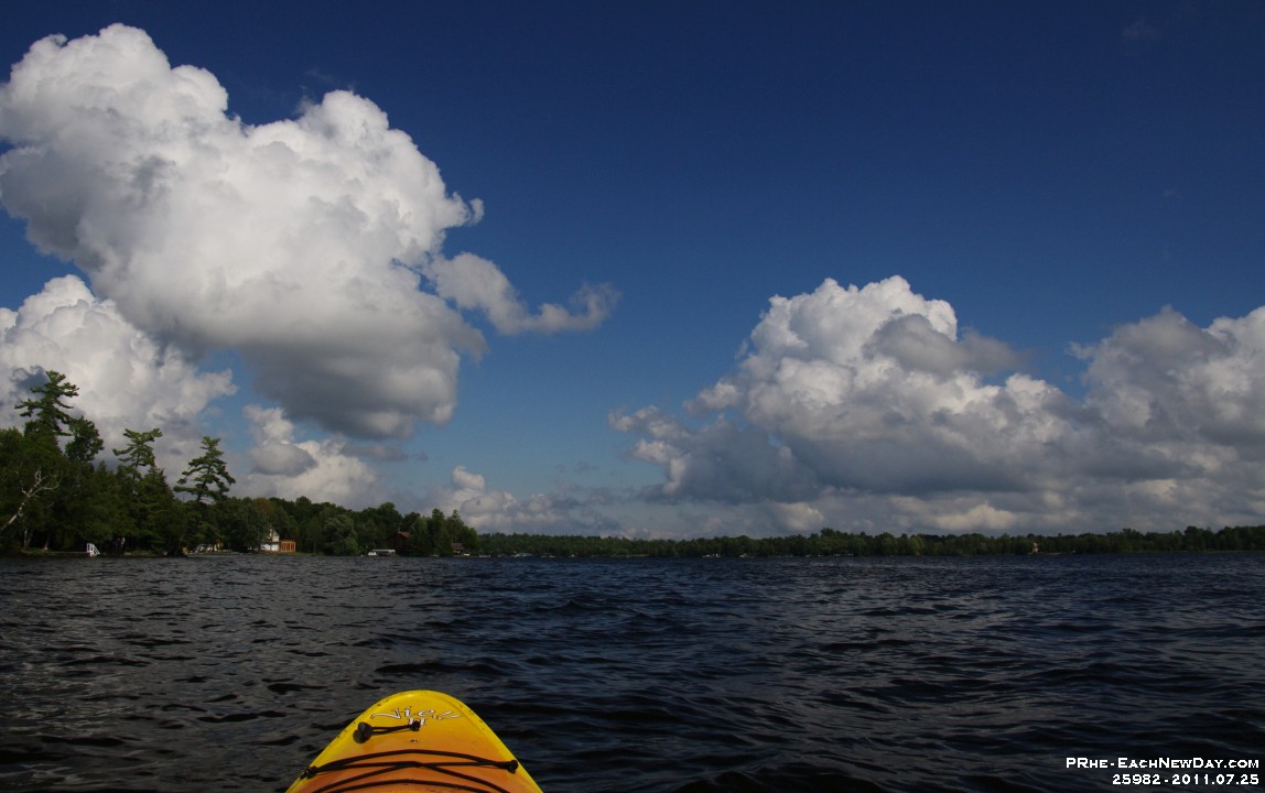 25982RoCrLe - Vacationing at the cottage - Kayaking along Sturgeon Lake
